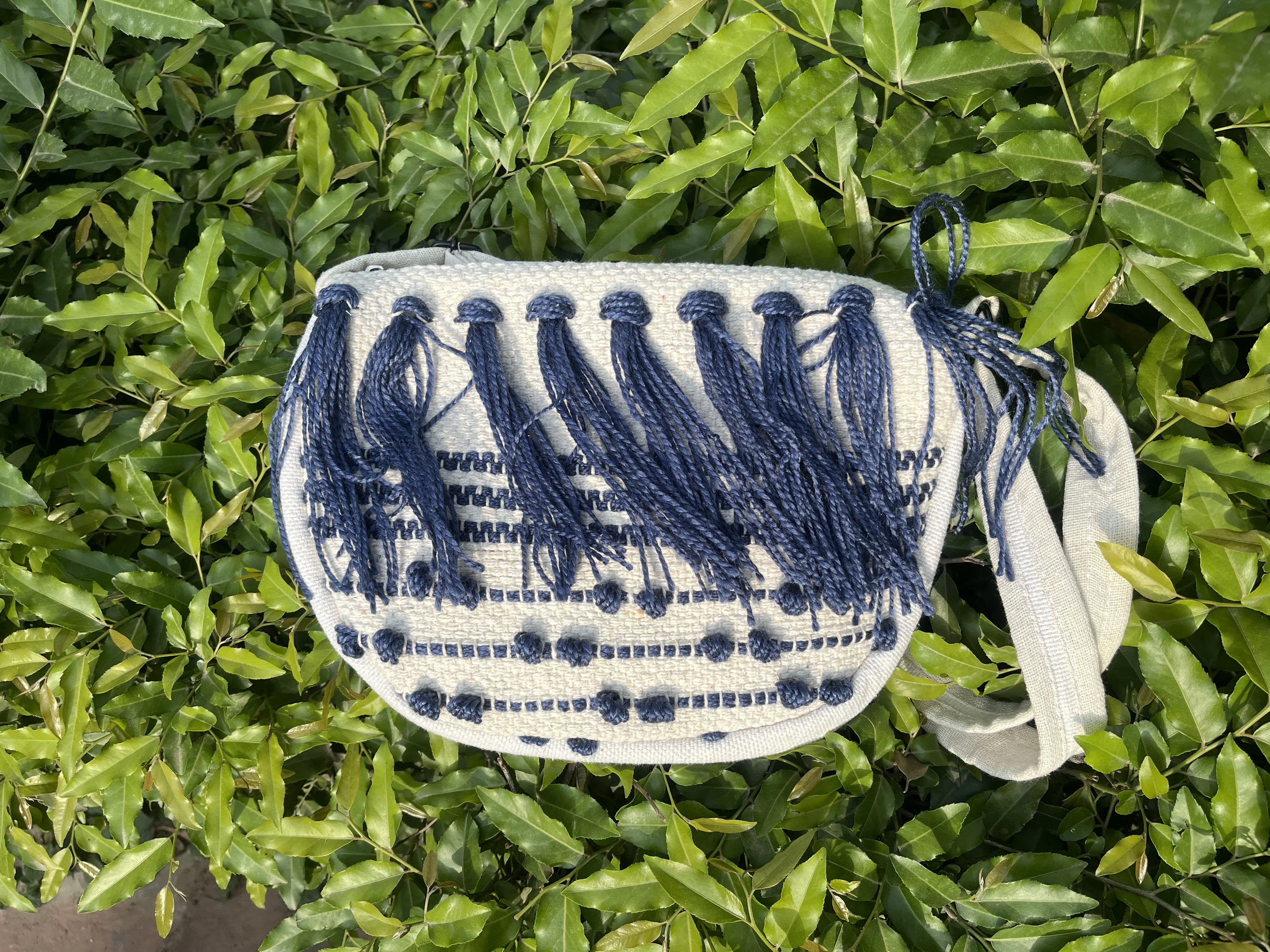 Hemp Sling Bags India — structured eco-friendly hemp shoulder bag with zip closure